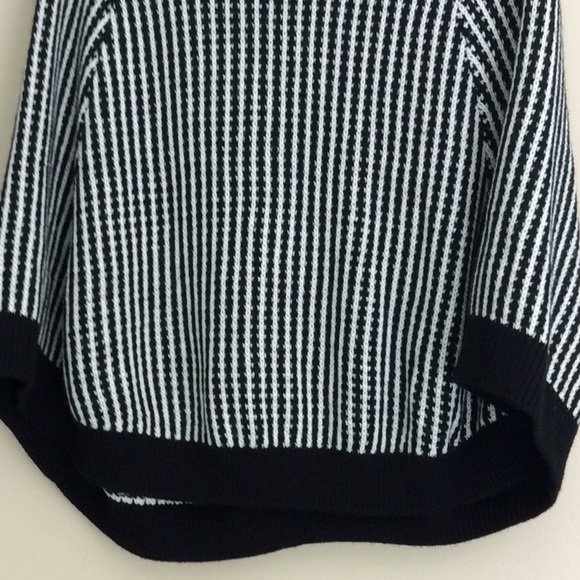 Beautiful brand new poncho - Picture 6 of 7